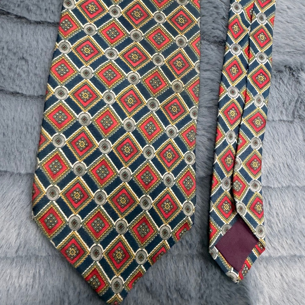 Harve Benard Mens Silk Tie Red Navy Blue Gold Geometric Medallion Made in USA